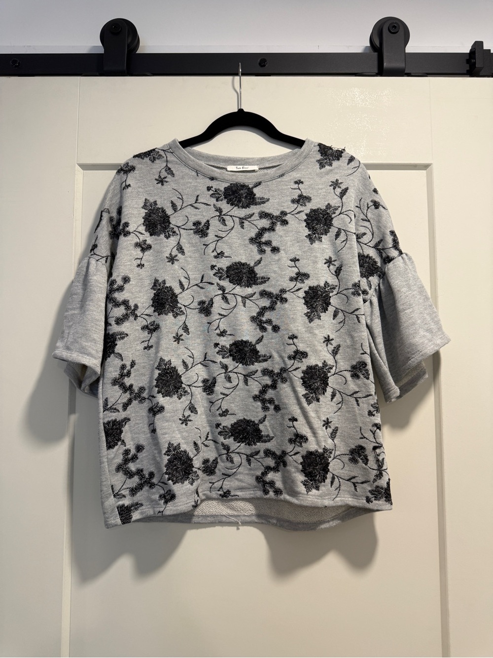 Tres Bien Light Gray Short Sleeve Top with Black Floral Embroidery